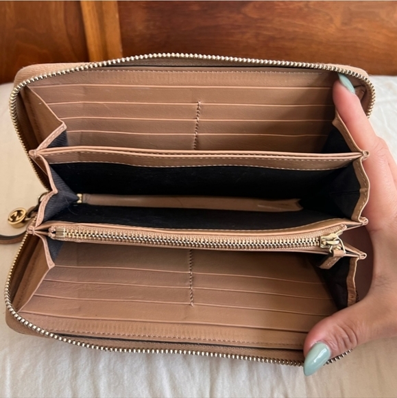 πGUCCI Micro Guccissima Nude Zip Around Wallet - Picture 7 of 9